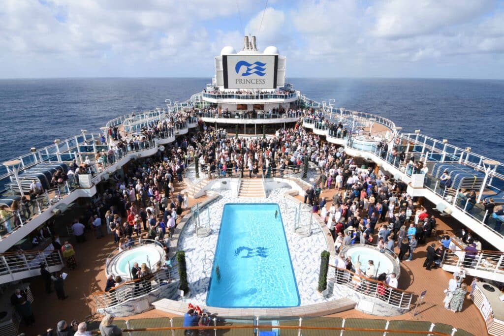 Princess Cruises Sets World Record for Largest Vow Renewal | 1